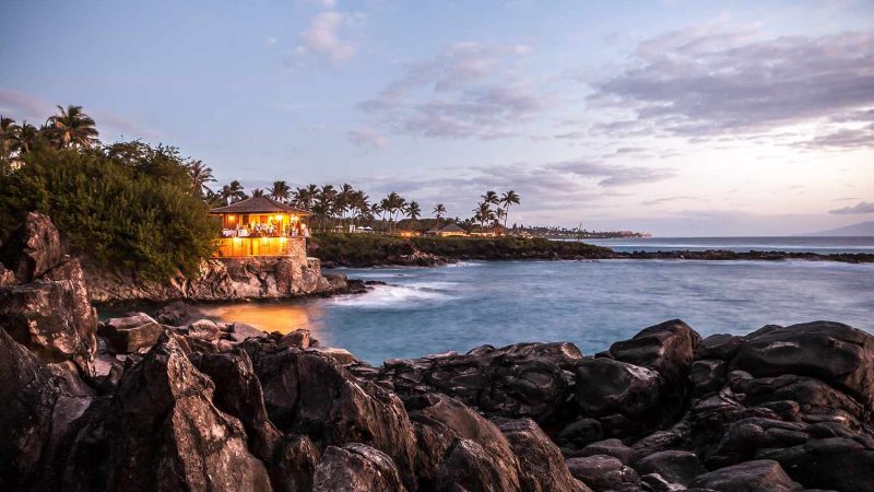 How to Plan the Perfect Hawaii Honeymoon, According to Experts