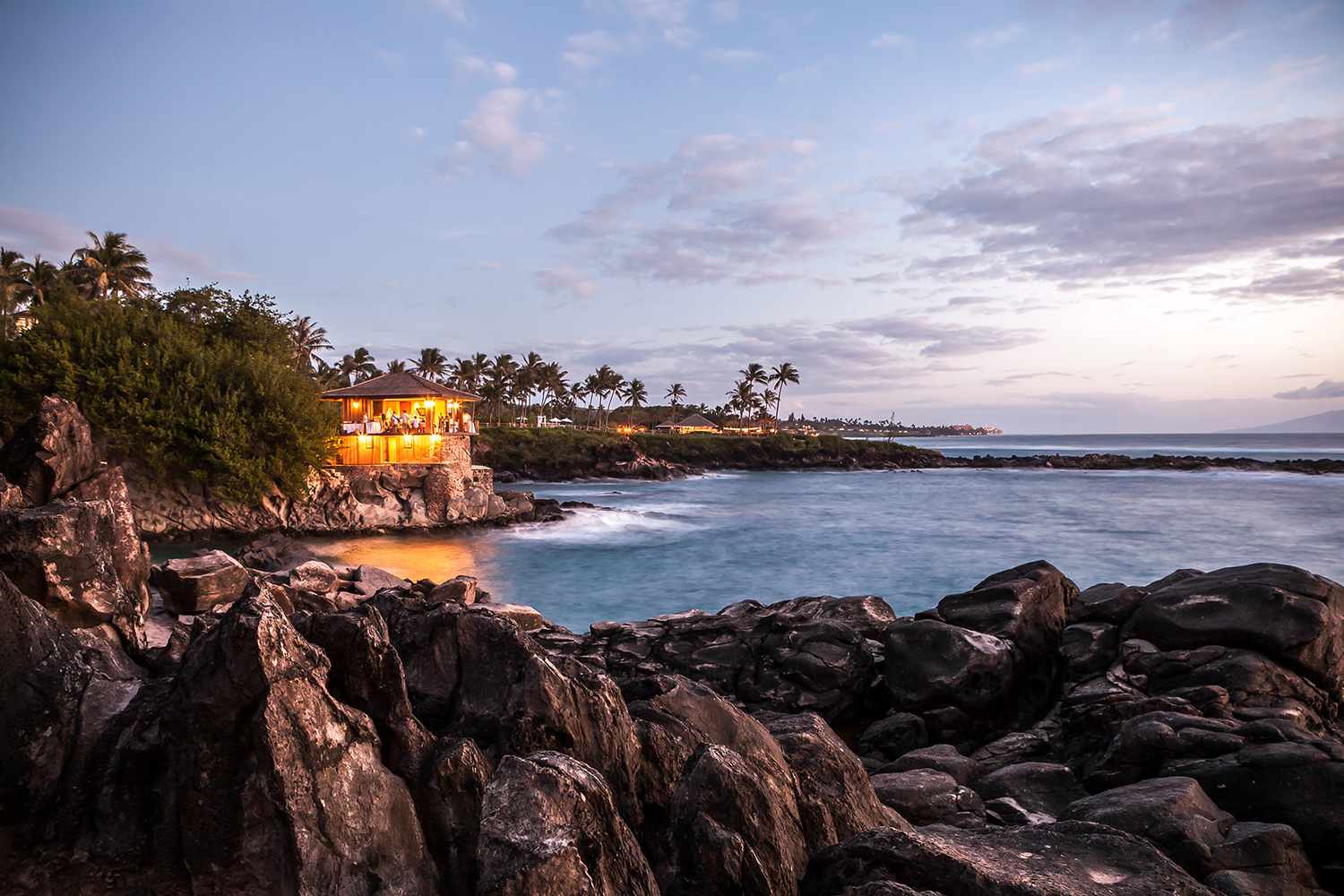 How to Plan the Perfect Hawaii Honeymoon, According to Experts