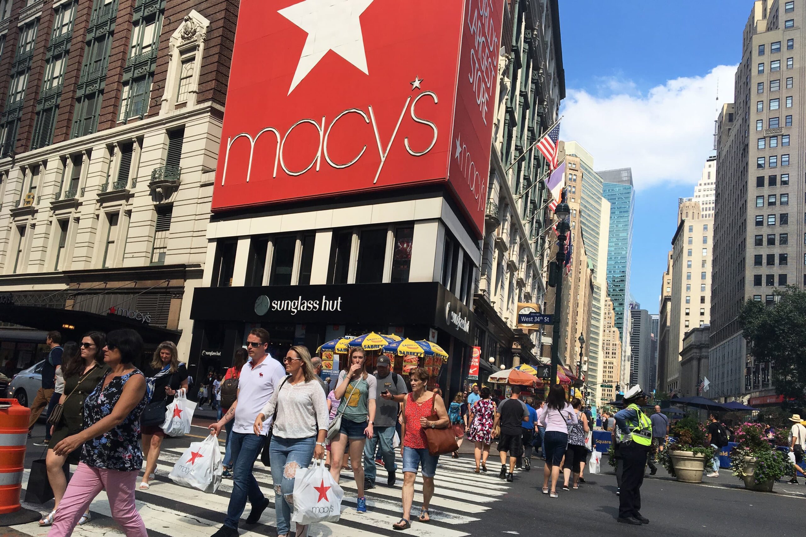 Macy’s overhauls its website and trains personal stylists