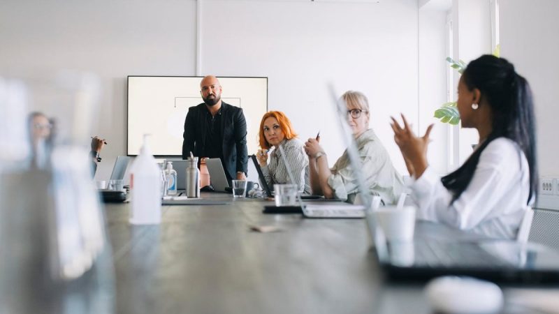 5 Tips For Partnering With Your Sales Team On Your Customer Advisory Board Program