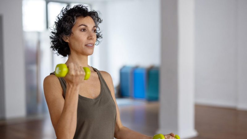 You only need these four dumbbell exercises to build upper body muscle