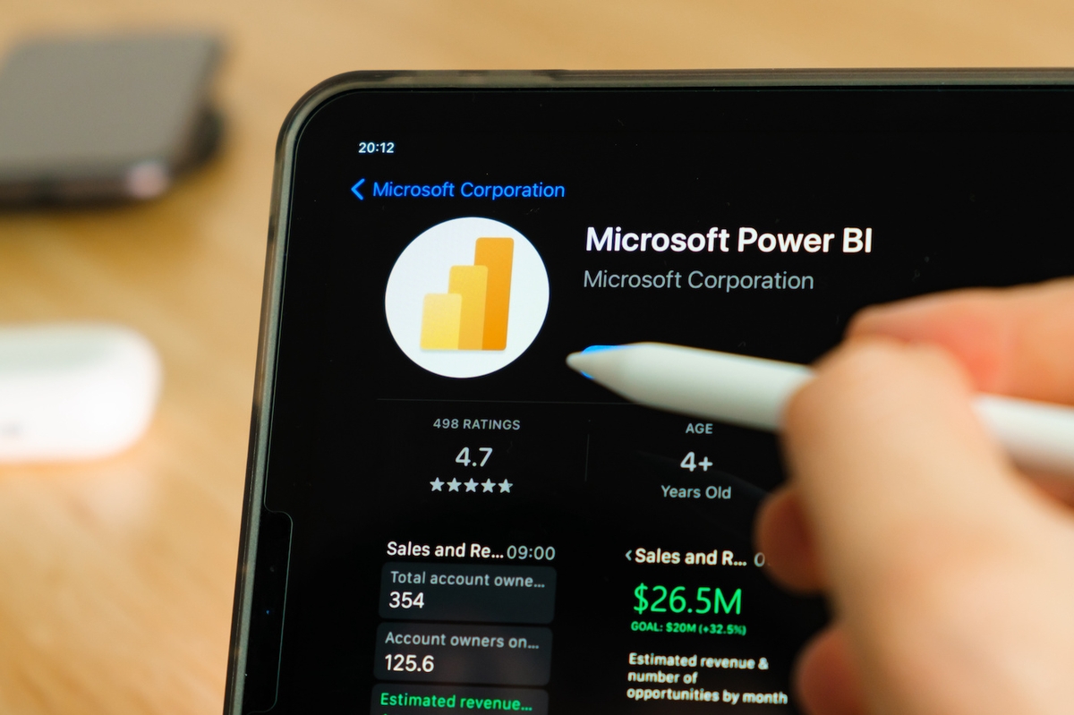 Work with a Numeric Range Slicer in Microsoft Power BI