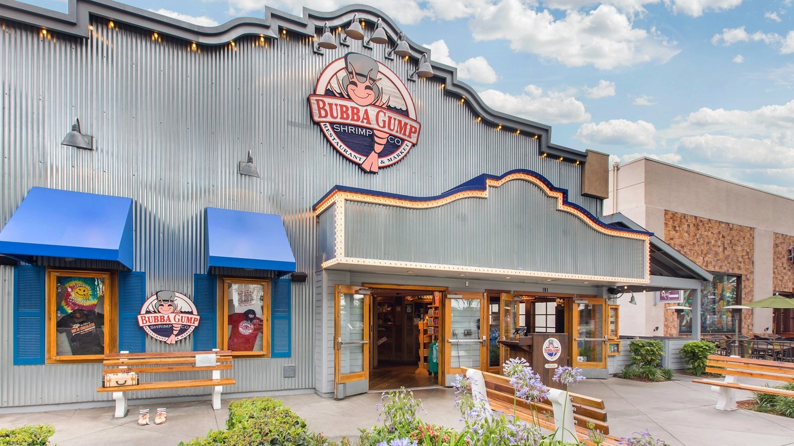 Workers Reveal What It’s Really Like To Work At Bubba Gump Shrimp Company