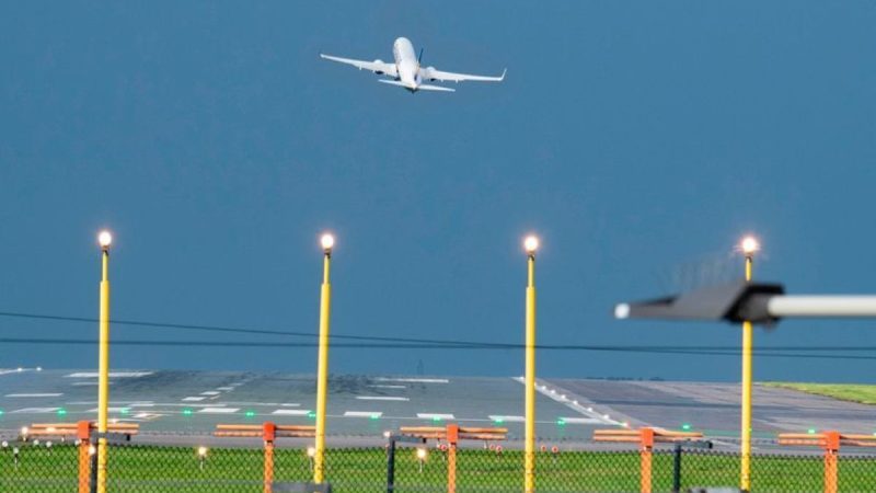 Pilot training flight blunder sparks airport emergency | UK | News
