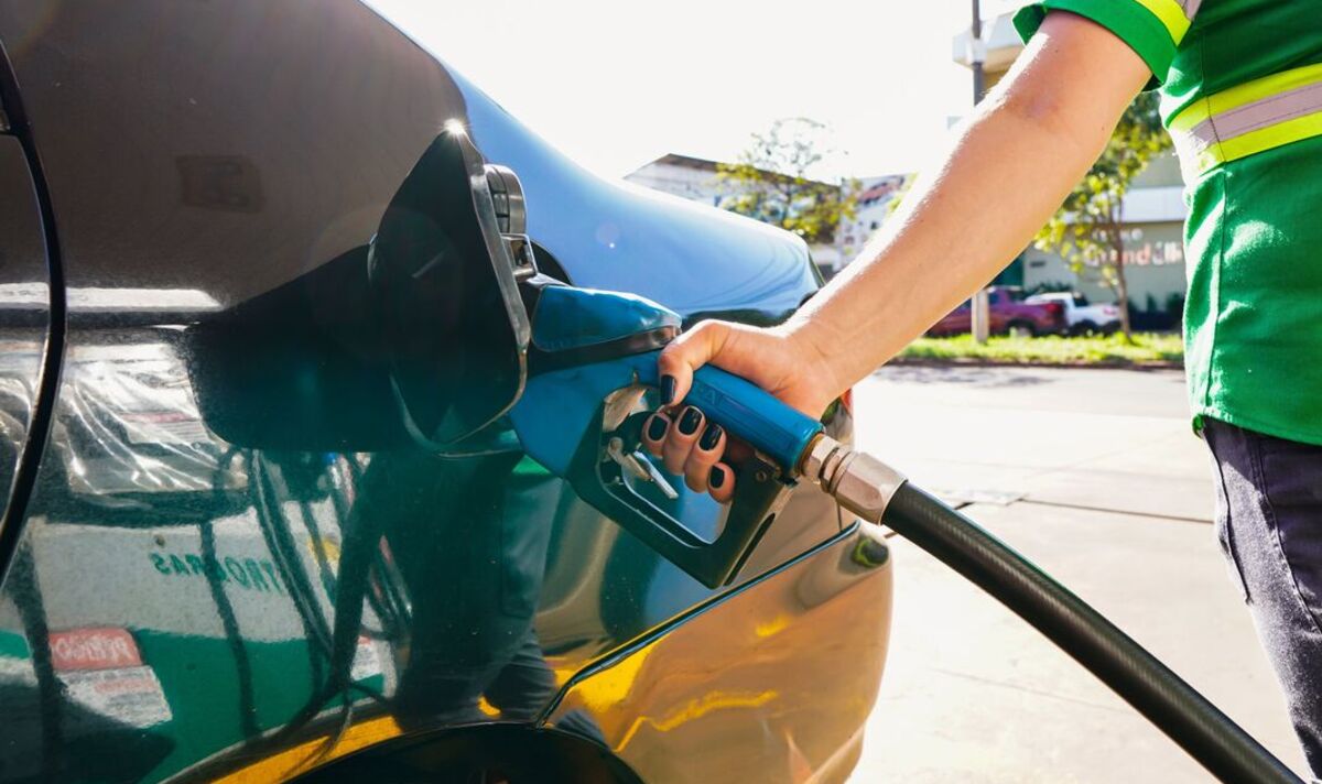 Fuel-saving tips can help drivers improve fuel consumption by 45 percent