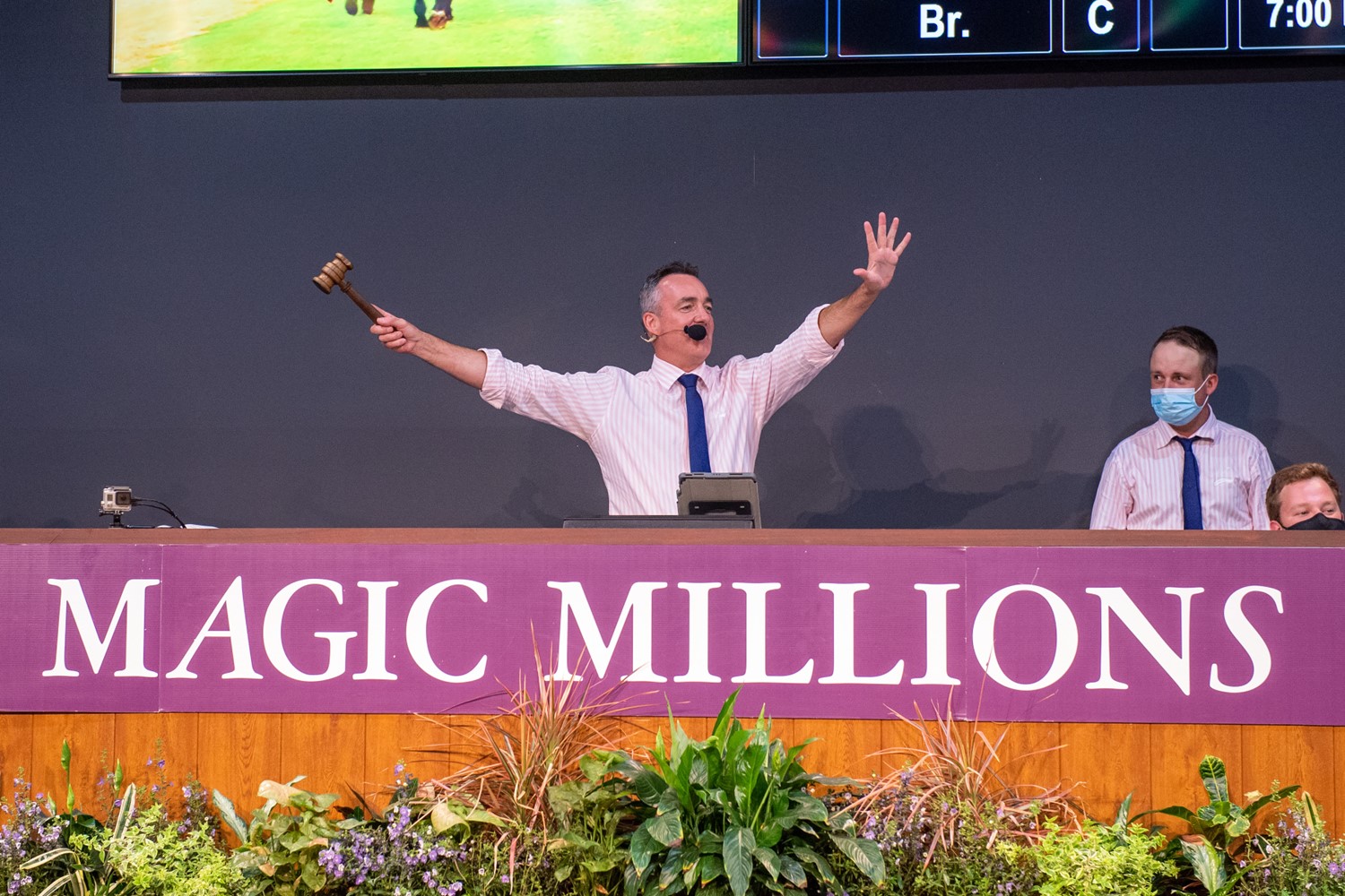 Oracle Grant Burns reveals the Magic of the auction ring